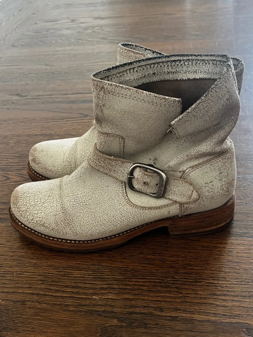 Frye Veronica women's 6 distressed white leather
